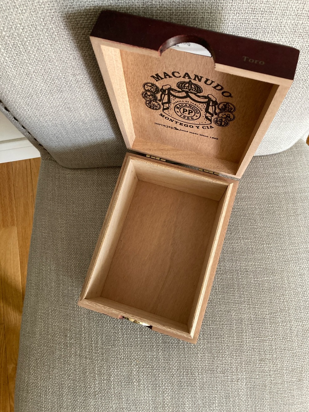 Macanudo Humidor Box - Picture 2 of 5
